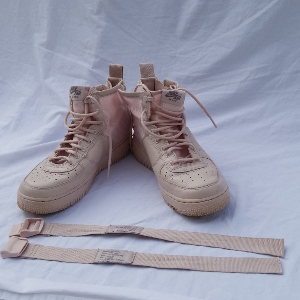 Nike mid-top speakers